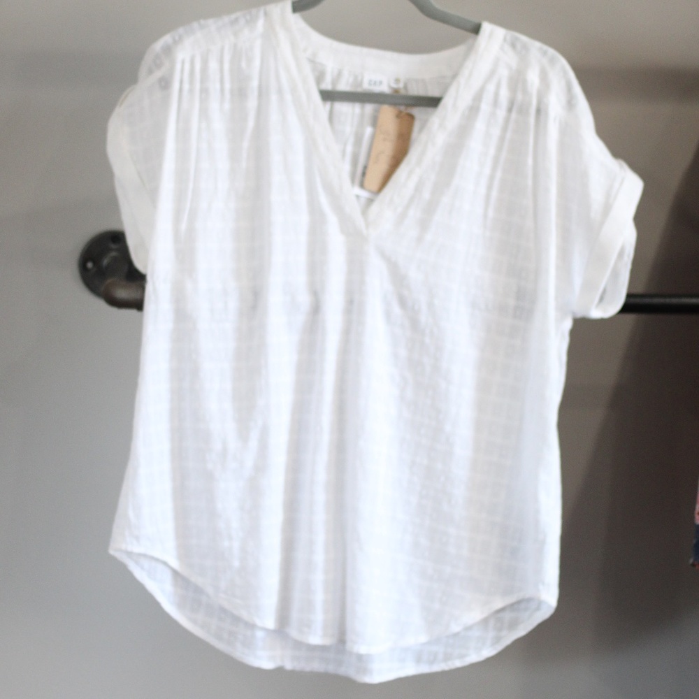 GAP white linen blouse, size medium, NWT